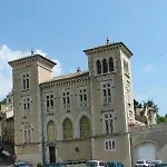 Le Globe Hotel *