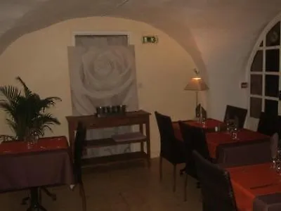 Le Globe Hotel